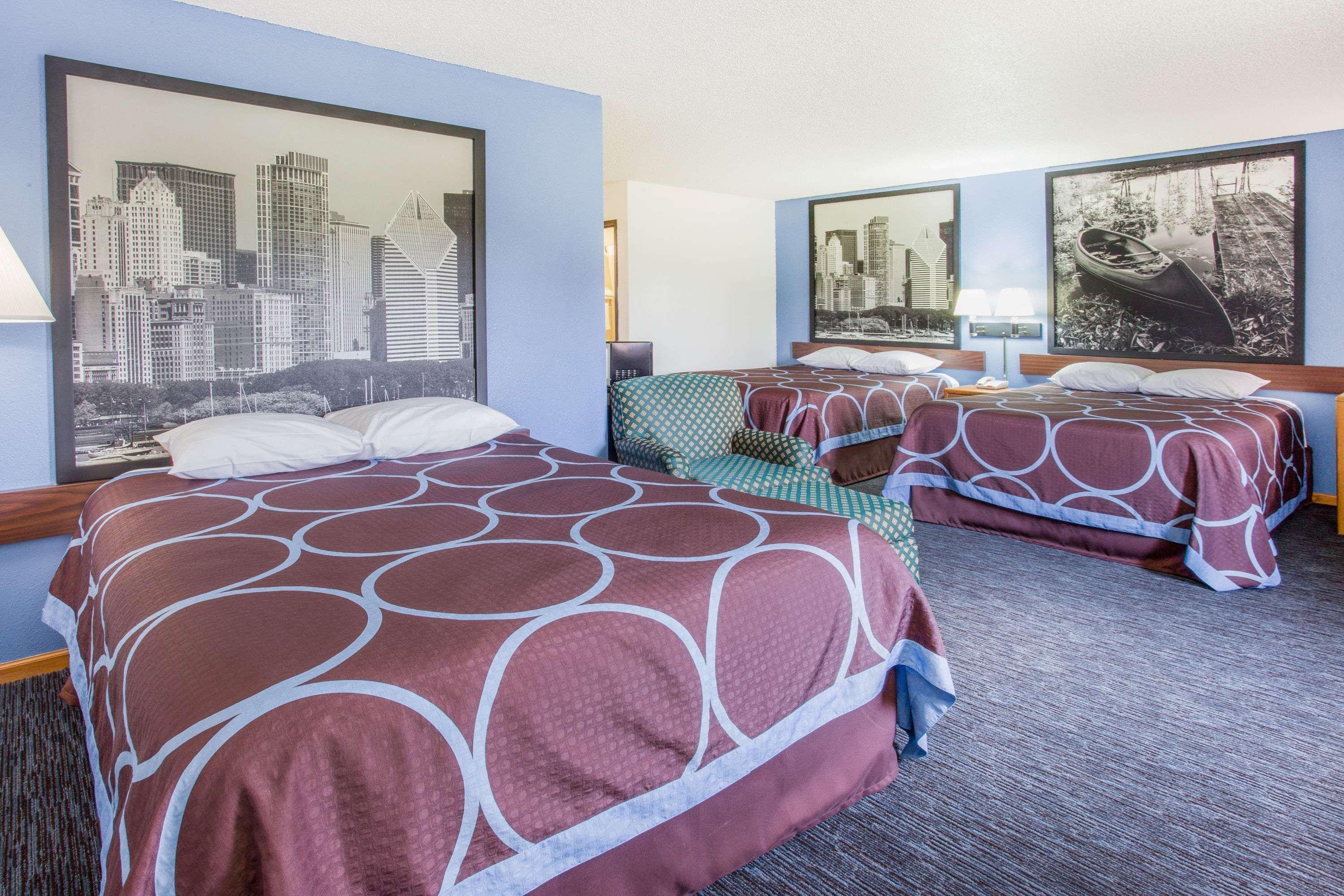 Super 8 By Wyndham Monmouth Il Hotel Buitenkant foto
