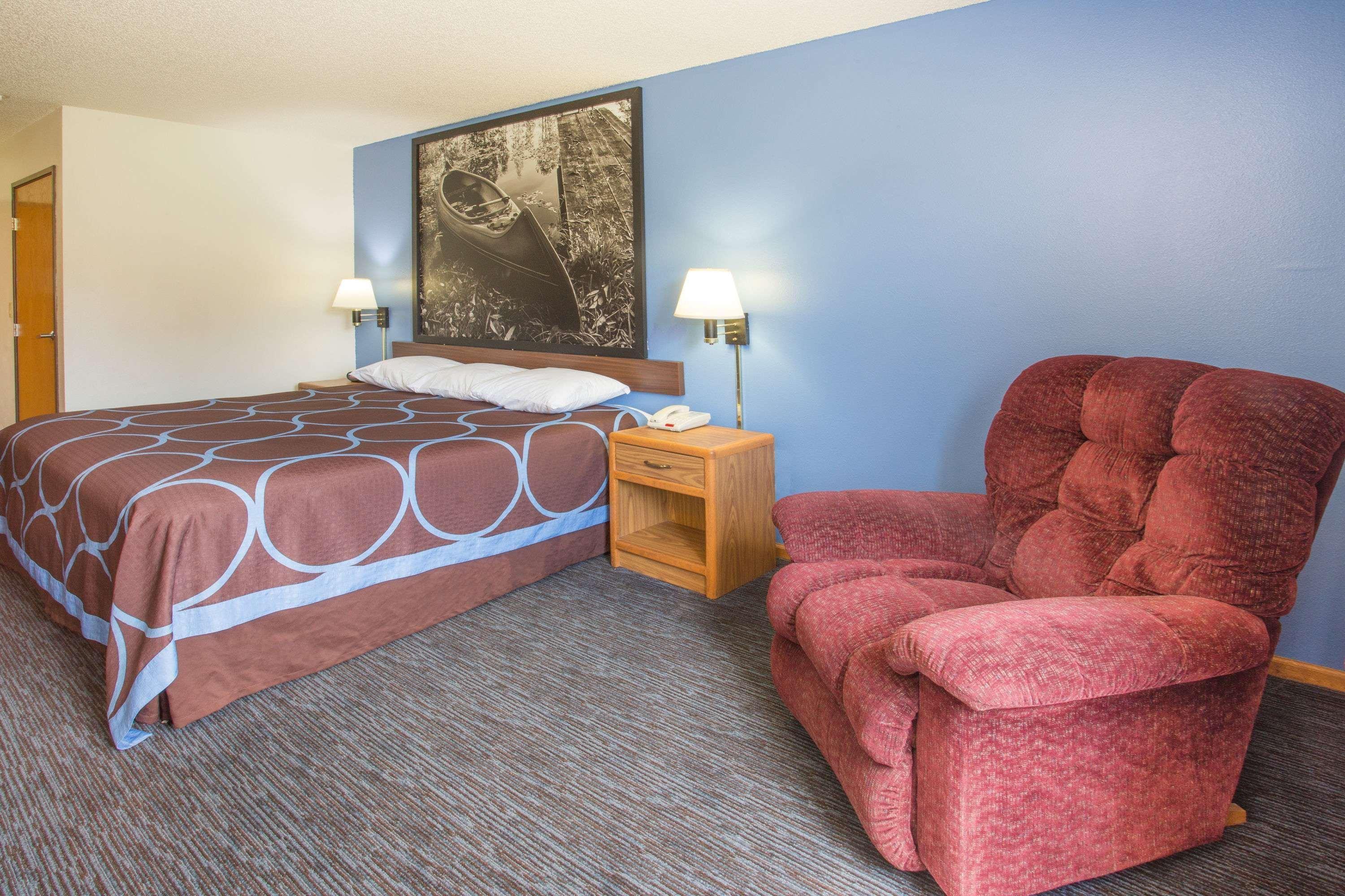 Super 8 By Wyndham Monmouth Il Hotel Buitenkant foto