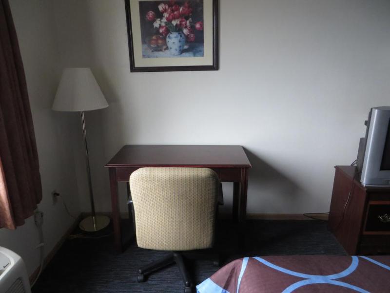 Super 8 By Wyndham Monmouth Il Hotel Buitenkant foto