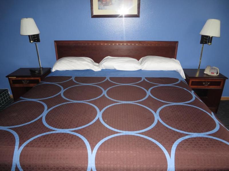 Super 8 By Wyndham Monmouth Il Hotel Buitenkant foto