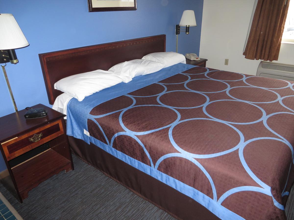 Super 8 By Wyndham Monmouth Il Hotel Buitenkant foto